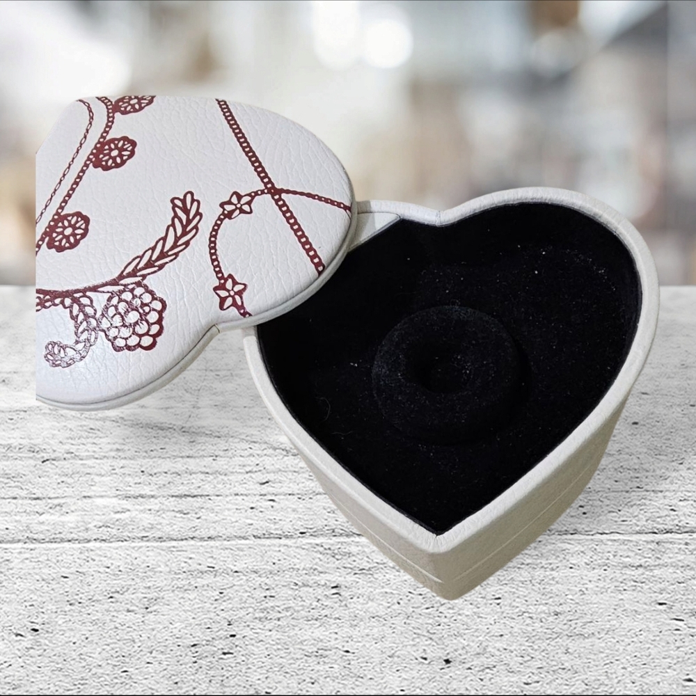 PANDORA Leather Heart-Shaped Jewelry Box with Floral Design - Picture 5 of 5